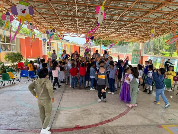 Celebramos a las niñas y niños con mucha alegría